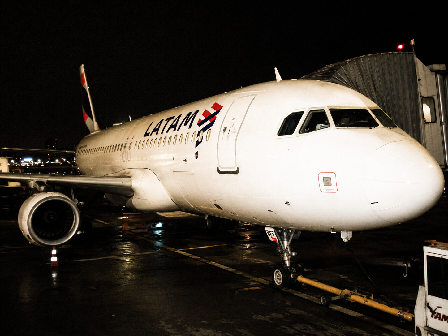 LATAM transporta equipe de emergência e hospital de campanha à Venezuela